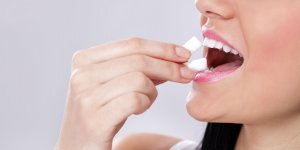 Comment eviter les aphtes de gencive ?