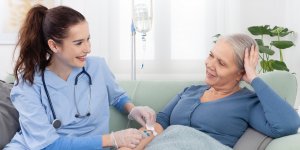 Le gouvernement signe un decret pour developper les chimiotherapies a la maison