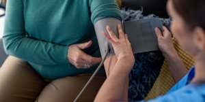 Medicaments antihypertenseurs : un risque de fracture osseuse double en maison de retraite