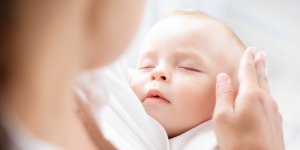 Diarrhee de bebe : quelles sont les causes et recommandations pour l-arreter ?
