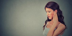 Comment enlever un bouchon d-oreille avec une poire ?