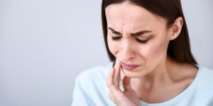 Mal aux dents et grossesse : peut-on faire un detartrage enceinte ?