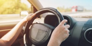 Alzheimer : votre conduite au volant pourrait alerter