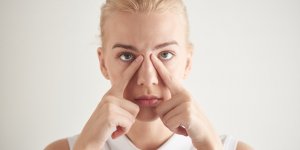 Yoga du visage : comment prevenir et lutter contre la ride du lion ? 
