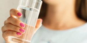 Boire beaucoup d-eau aide-t-il a perdre du poids ? 