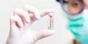 Covid-19 : le vaccin d-Oxford pourrait etre deploye juste apres Noel