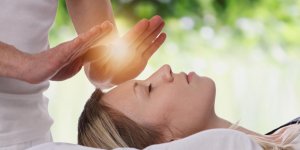 Therapies manuelles : la difference entre reflexologie et kinesiologie