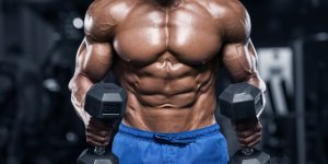 [Video] Un bodybuilder se dechire la poitrine en soulevant un haltere 