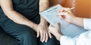 Alzheimer : voici pourquoi les femmes sont plus touchees que les hommes