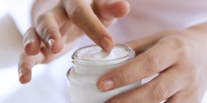 Pourquoi votre creme hydratante rend vos vetements inflammables