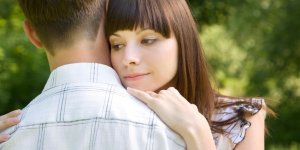 8 signes qui montrent qu’il vous aime