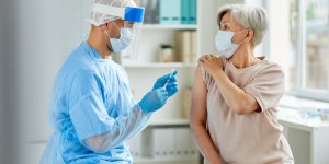 [Reponse d-expert] Je me suis frictionnee l-epaule apres le vaccin Covid, l-injection est-elle toujours efficace ?