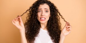 8 solutions anti cheveux secs 