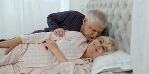 Sexe apres 60 ans : les 5 dangers principaux