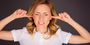 Elle souffre d’un syndrome qui la rend hypersensible aux bruits de son corps 