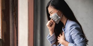 Covid : 5 "nouveaux" symptomes evoques par un infectiologue