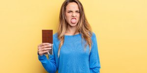 Gout metallique dans la bouche : quelles sont les causes possibles