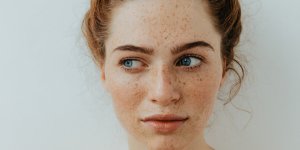 Auto-massage du visage : les bons gestes anti-fatigue
