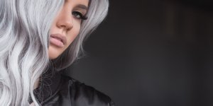 Cheveux : Steel Hair, le gris qui sera sur toutes les tetes cet hiver