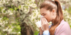 Rhume des foins : 5 erreurs de votre routine beaute qui l’aggravent
