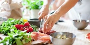 Ces 7 erreurs commises en cuisine sont dangereuses