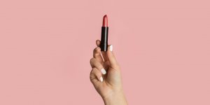 5 astuces pour faire tenir le rouge a levres plus longtemps