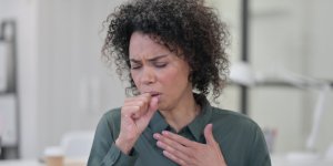 Se debarrasser d’une toux en 5mn ? 15 remedes de medecins !