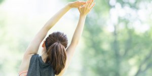 Mal de dos : les etirements a faire a partir de 40 ans