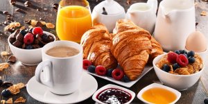 Petit-dejeuner : 5 mauvaises habitudes qui vous font vieillir plus vite