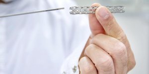 AVC, anevrisme… la fabrication des stents et des catheters en images 