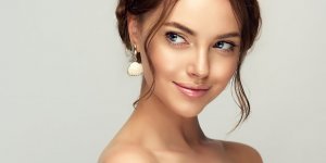 15 idees de coiffures pour attacher ses cheveux courts