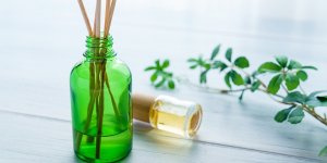 8 huiles essentielles antivirales a diffuser chez soi en urgence !