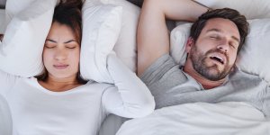 Ronflements : 5 aliments a eviter pour en venir a bout