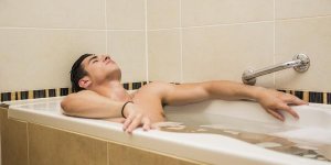 Canicule : est-il dangereux de rester trop longtemps dans son bain ?