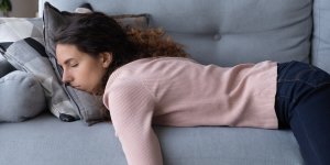 Voici ce qu-il se passe dans votre corps quand vous faites une sieste le week-end !