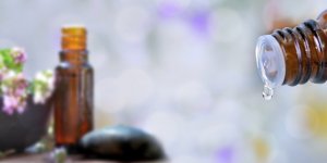 5 huiles essentielles a mettre dans son garde-manger 