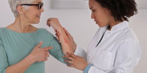 Maladies de peau : 7 huiles essentielles qui soignent ! 