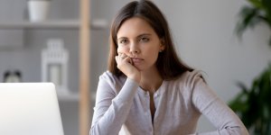 Envie de ne rien faire ? Ces 7 astuces de therapeute pour sortir des blocages