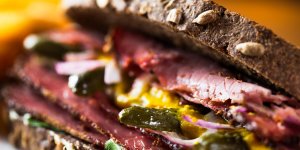 Chaleur : les 5 aliments qui deshydratent le plus