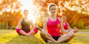 Cancer du sein : 5 postures de yoga pour renouer avec son corps