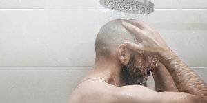 Vous pensez que la douche chaude est mauvaise ? Ces 7 bienfaits prouvent le contraire !