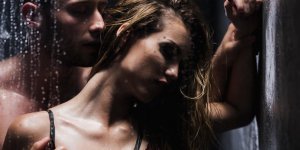 5 positions pour faire facilement l’amour sous la douche