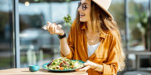 9 recettes de salades riches en proteines 