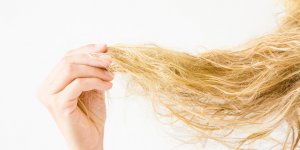 Comment prendre soin de ses cheveux lorsqu-on a un traitement qui les abime ?