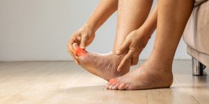 Acide urique : 6 symptomes frequents en cas de crise de goutte 