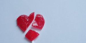 Covid-19 : comment se manifeste le syndrome du cœur brise ?