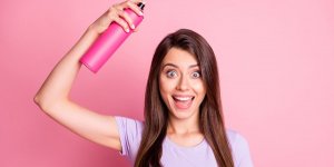 Laque pour cheveux : 10 utilisations etonnantes qui simplifient le quotidien