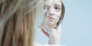 Suicide et confinement : comment reperer des proches en situation de mal-etre ?