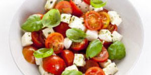 Salade de tomates cerises et basilic