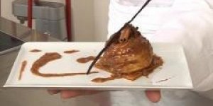 Pomme confite au caramel laitier, feuillete aux epices de Noel